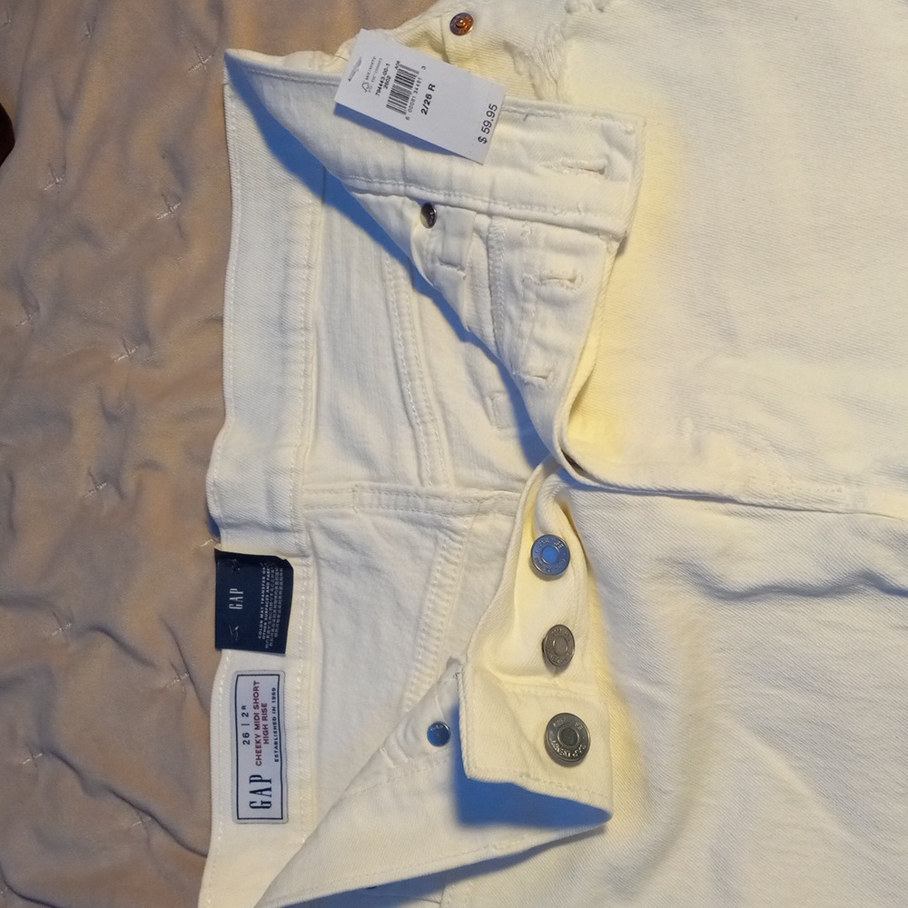 Shorts - Picture 2 of 4